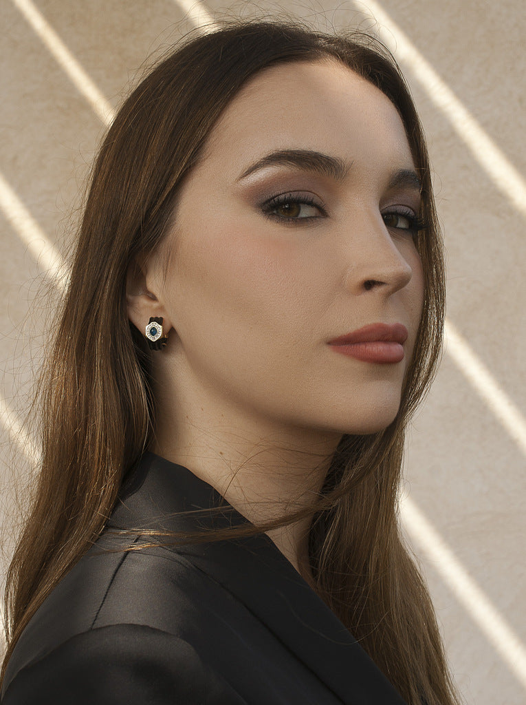 Boucles d'oreilles créoles en argent avec émail noir et pierre bleue