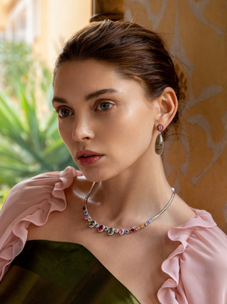 Collar de plata con piedras multicolor – diseño joya de arcoíris