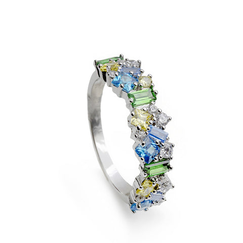 Bague en argent ornée de pierres multicolores dans les tons de bleu, vert et jaune