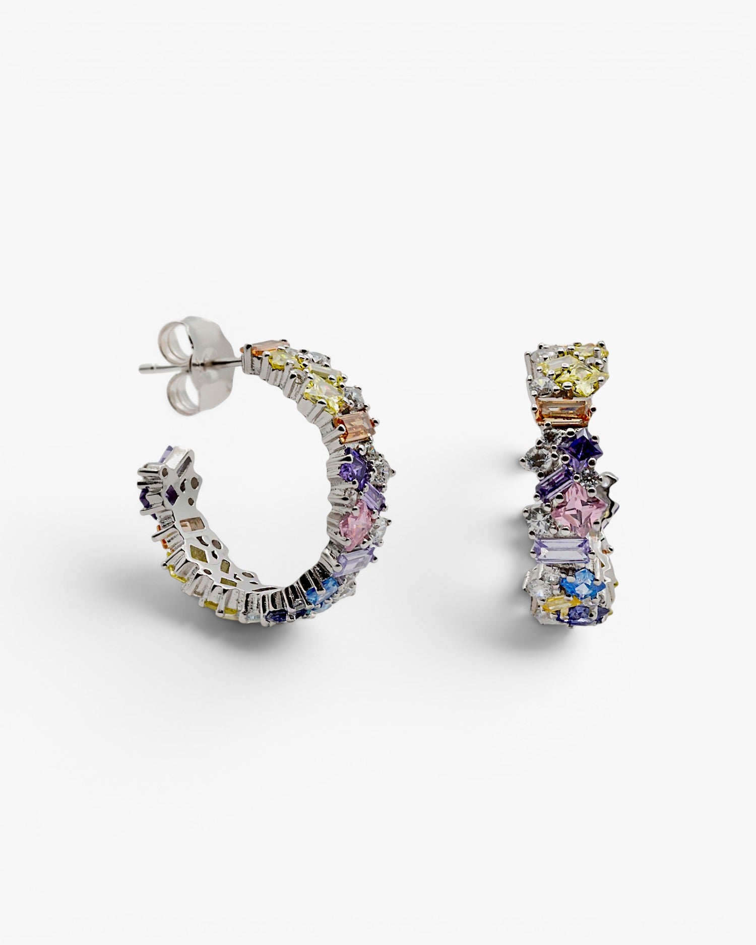 Aros de plata con piedras multicolor en tonos pastel