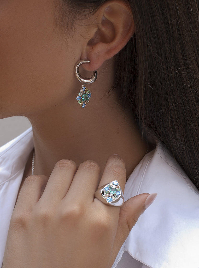 Anillo sello de plata con circonitas multicolor azul y verde