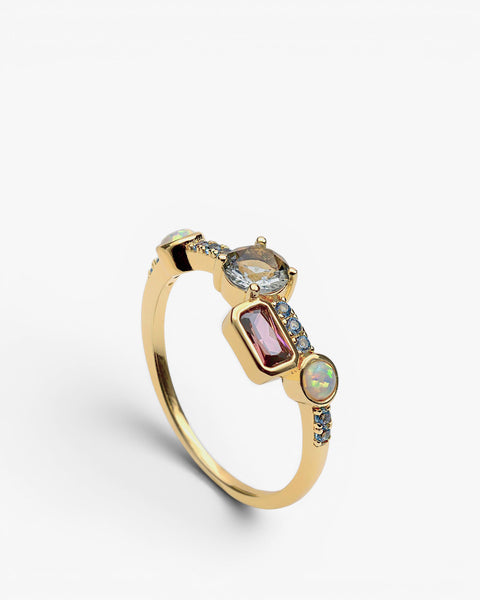 Anillo de plata de ley dorada con piedras ópalo  azul y malva