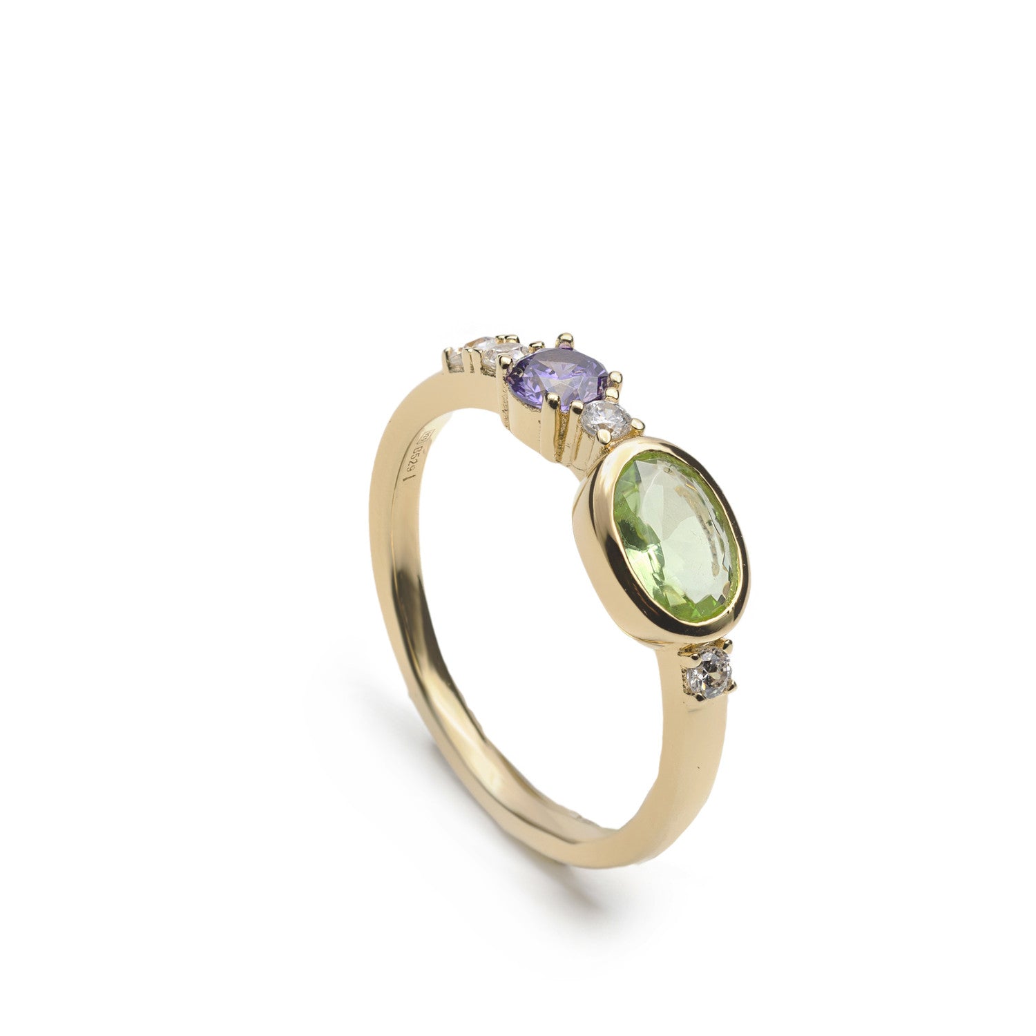 Anillo de plata de ley dorada con piedra verde ovalada y circonitas