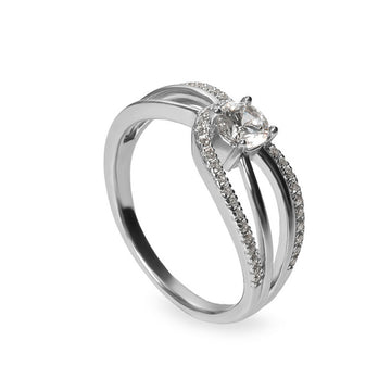 Anillo de circonitas de plata con circonita central
