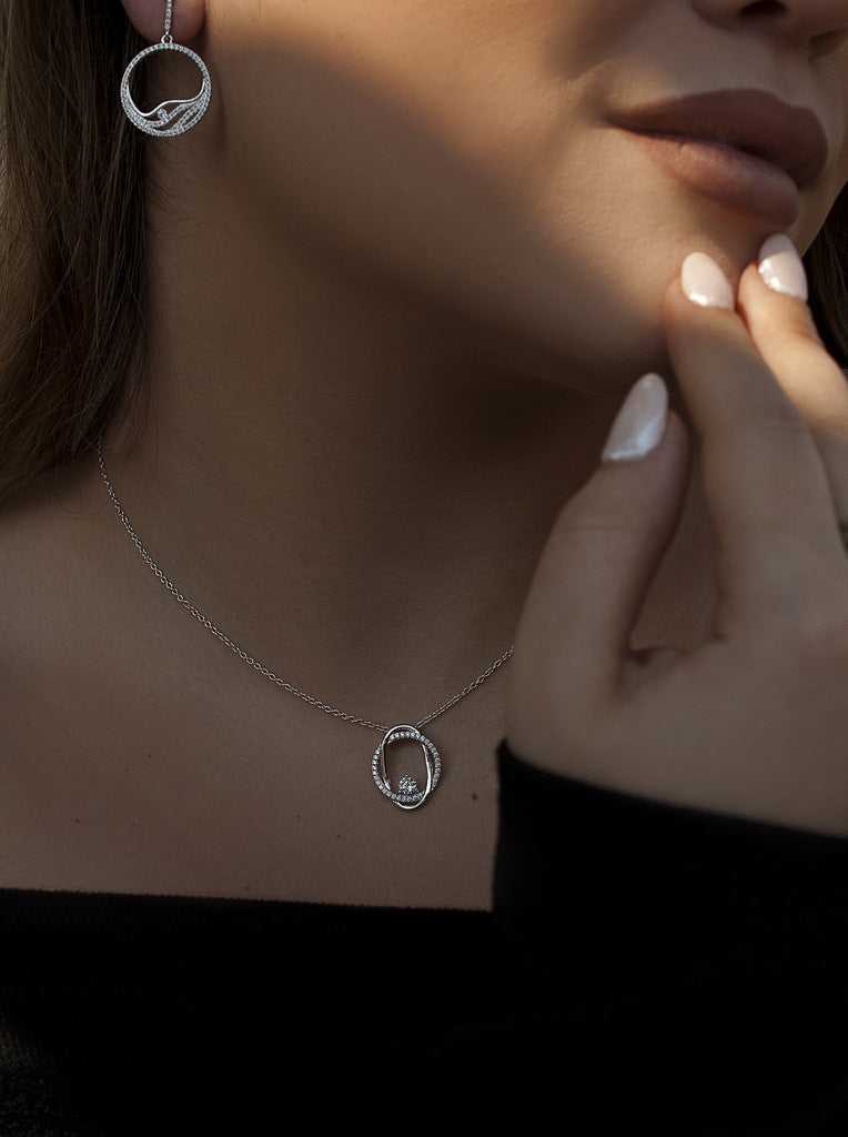 Collar de plata con circonitas dieseño eltralazado