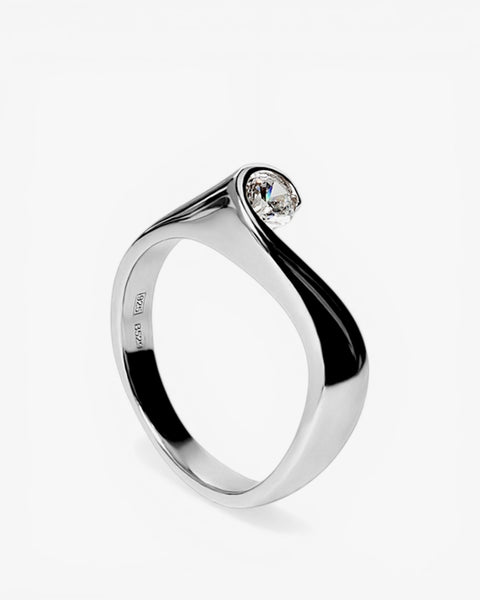 Anillo con circonita de plata diseño envolvente
