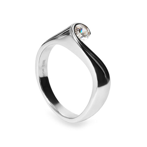 Anillo con circonita de plata diseño envolvente