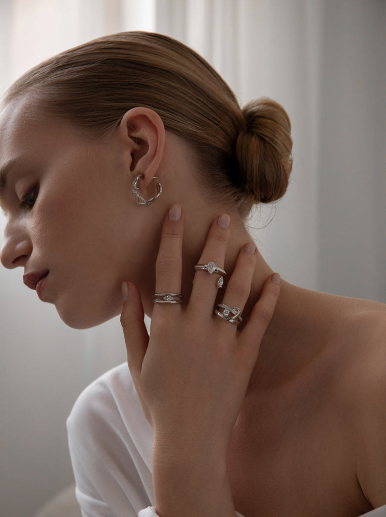 Anillo fino doble de plata con circonita talla marquesa