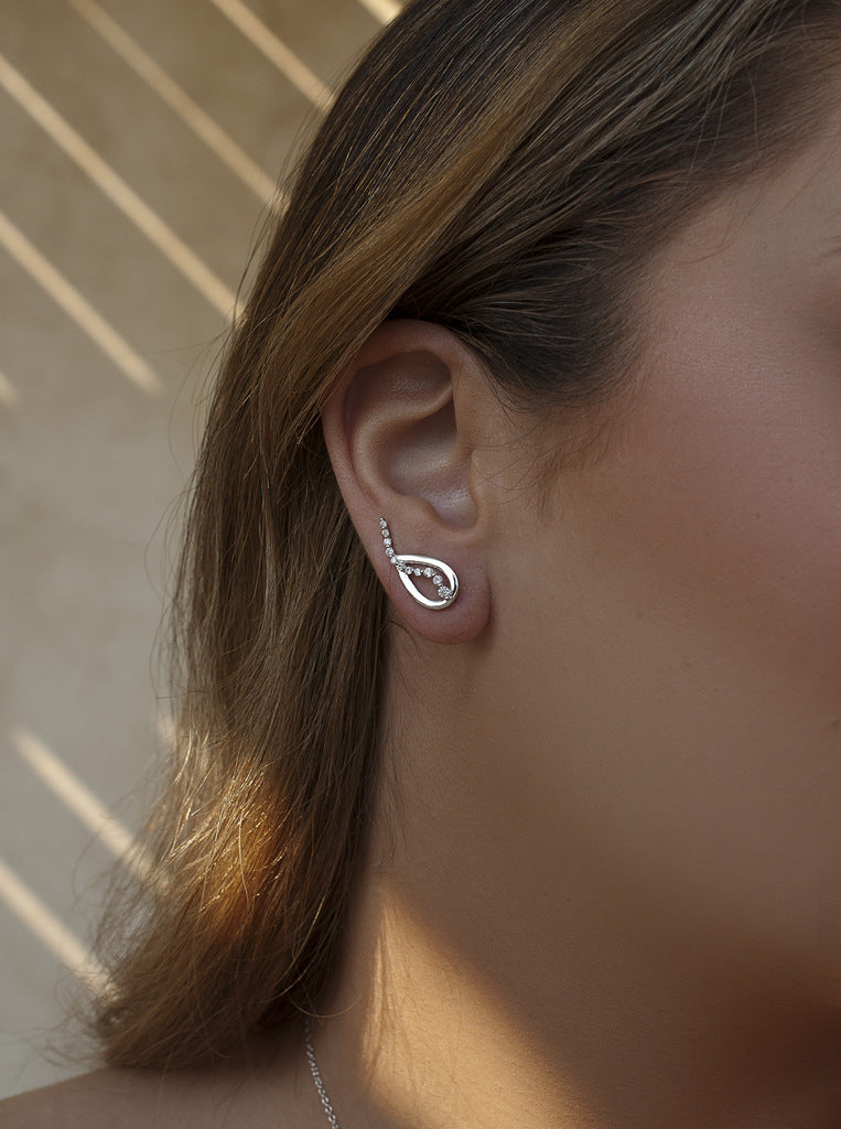 Pendientes trepadores de plata con circonitas diseño lineal