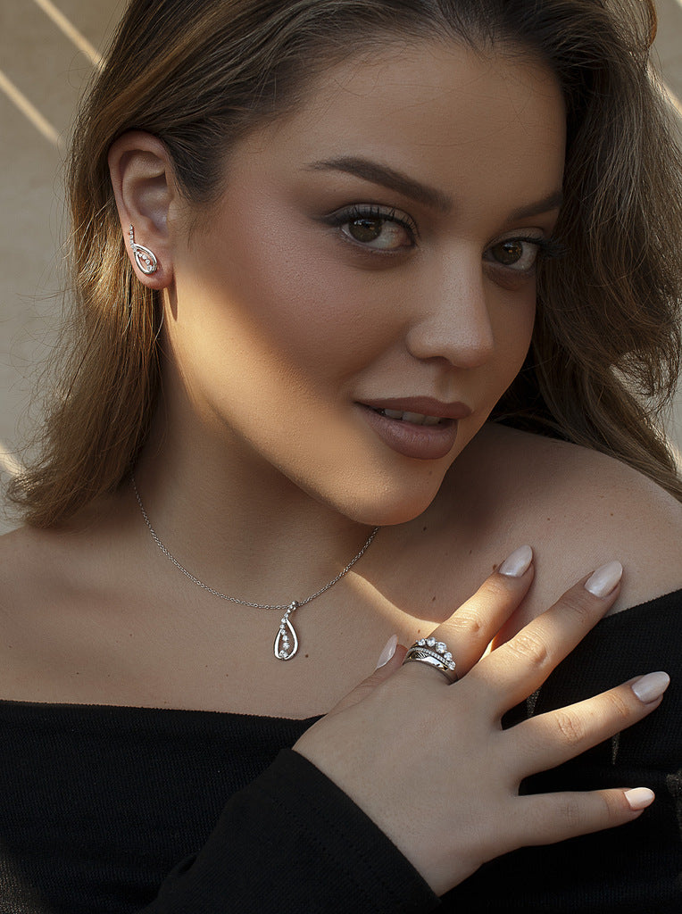 Pendientes trepadores de plata con circonitas diseño lineal