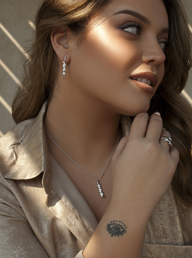 Collar de plata diseño espiral con circonitas