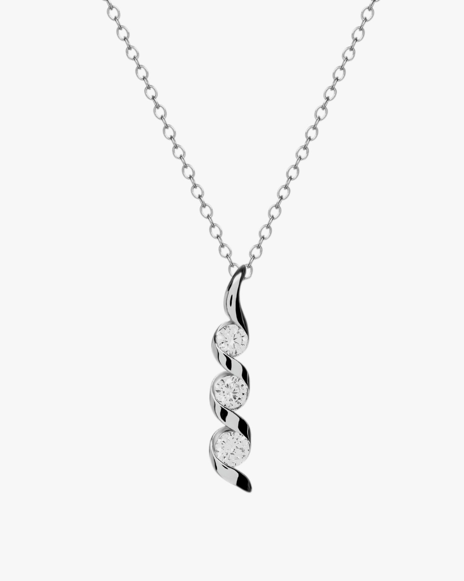 Collier en argent orné d'un motif en spirale et de zirconiums cubiques