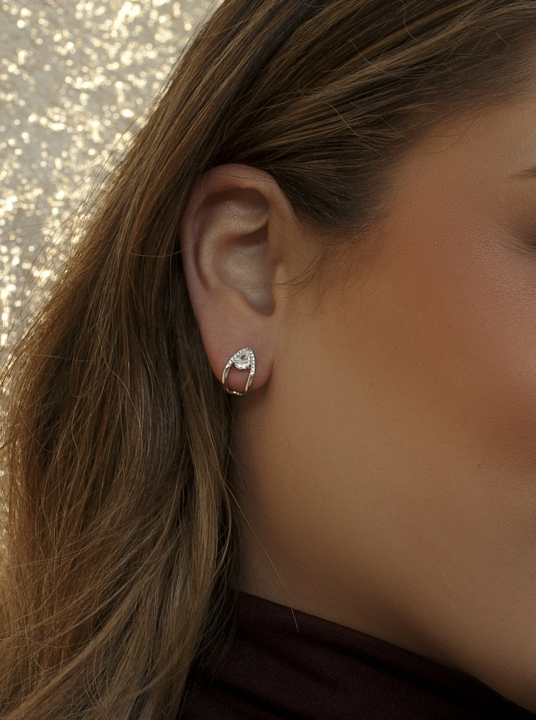 Pendientes pequeños de plata con circonita en talla de pera