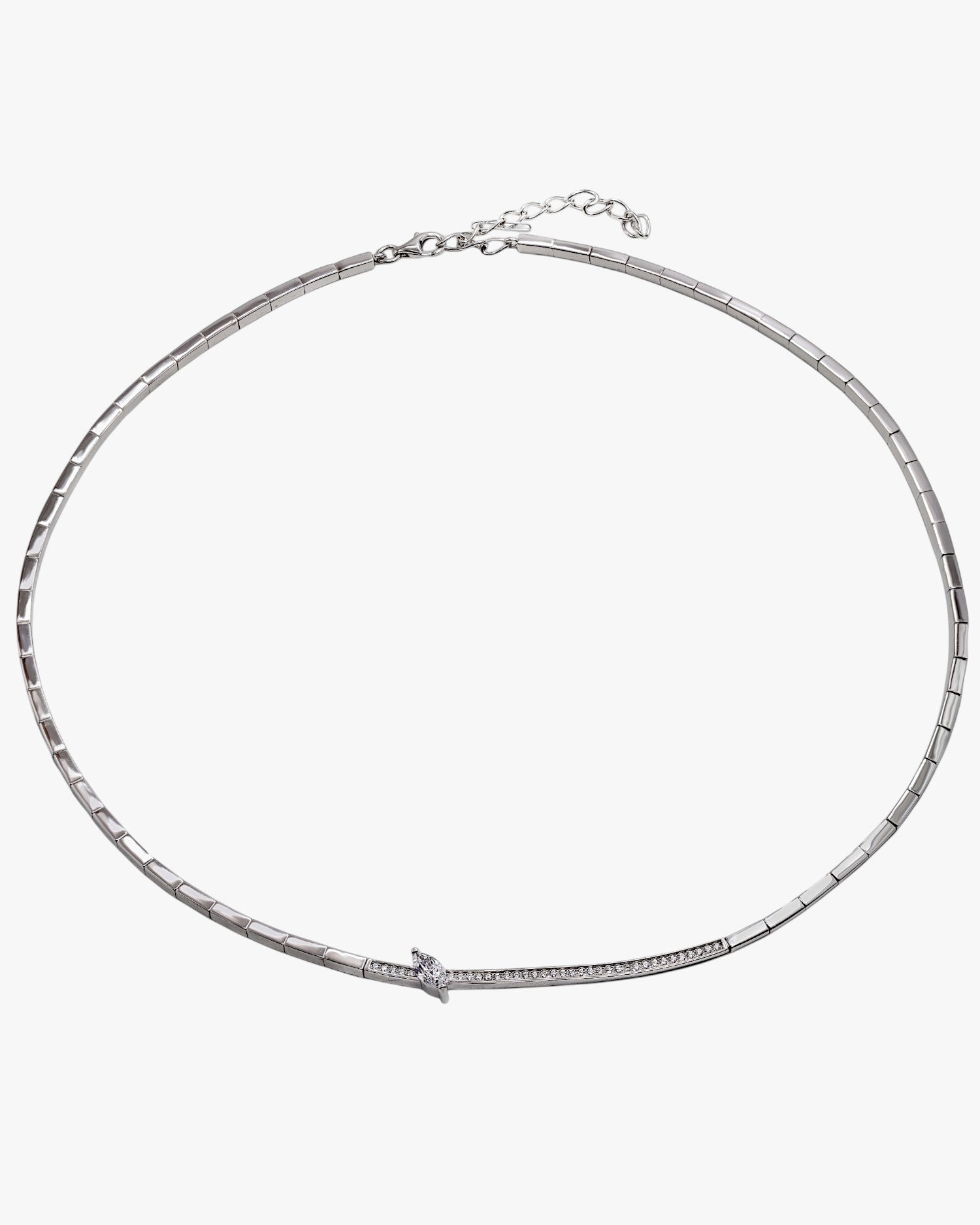 Collier rigide en argent avec zircon cubique taille marquise