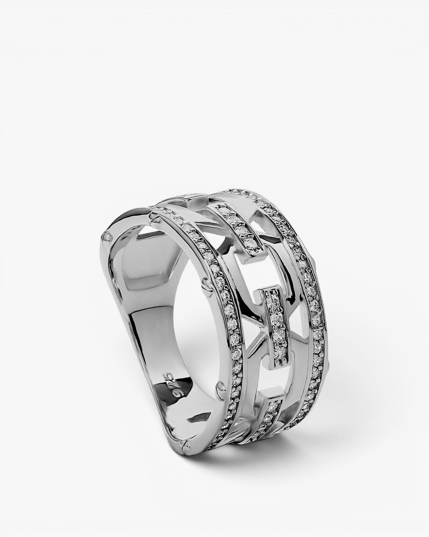 Anillo ancho de plata 925 con circonitas y diseño geométrico