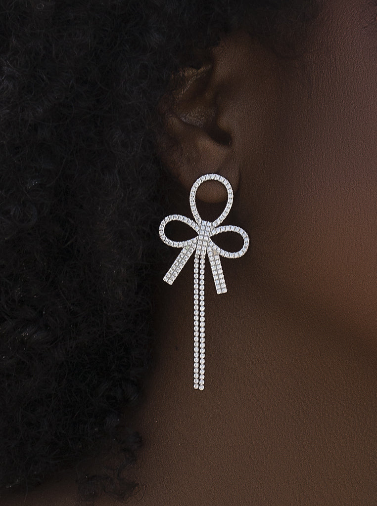 Pendientes de plata largos con circonitas diseño floral