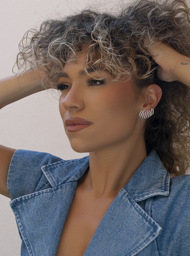 Boucles d'oreilles originales en argent avec un design à griffes incurvées