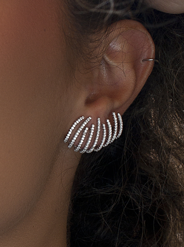 Pendientes originales en plata con diseño curvo de garras