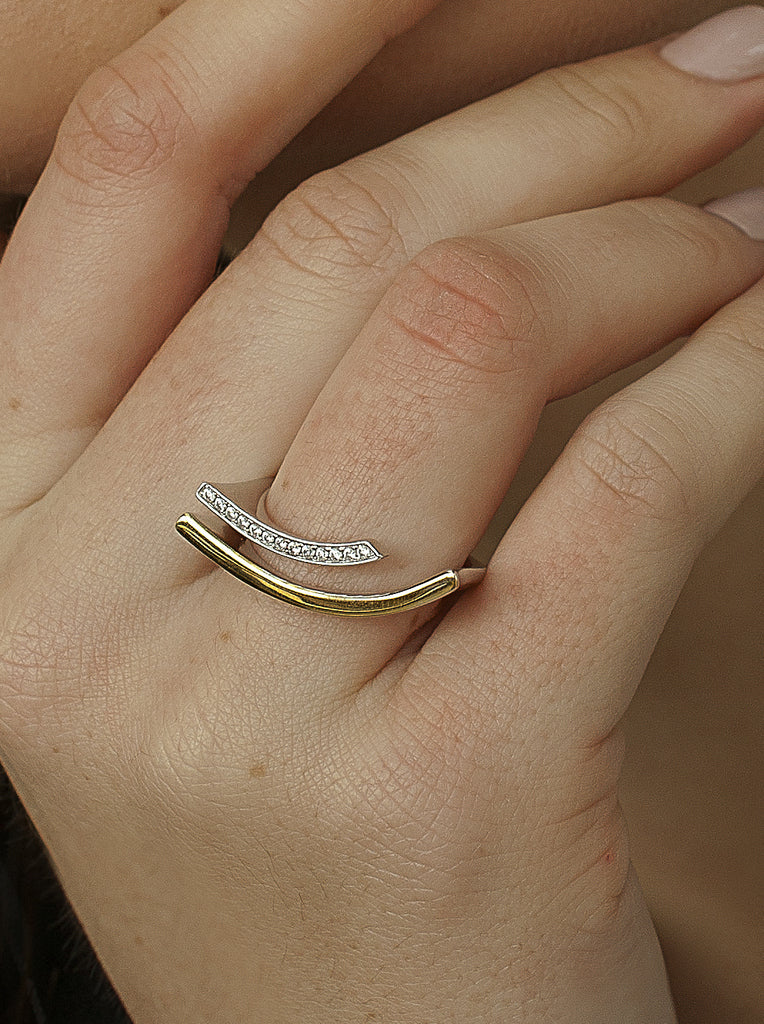 Anillo bicolor de plata estilo minimalista