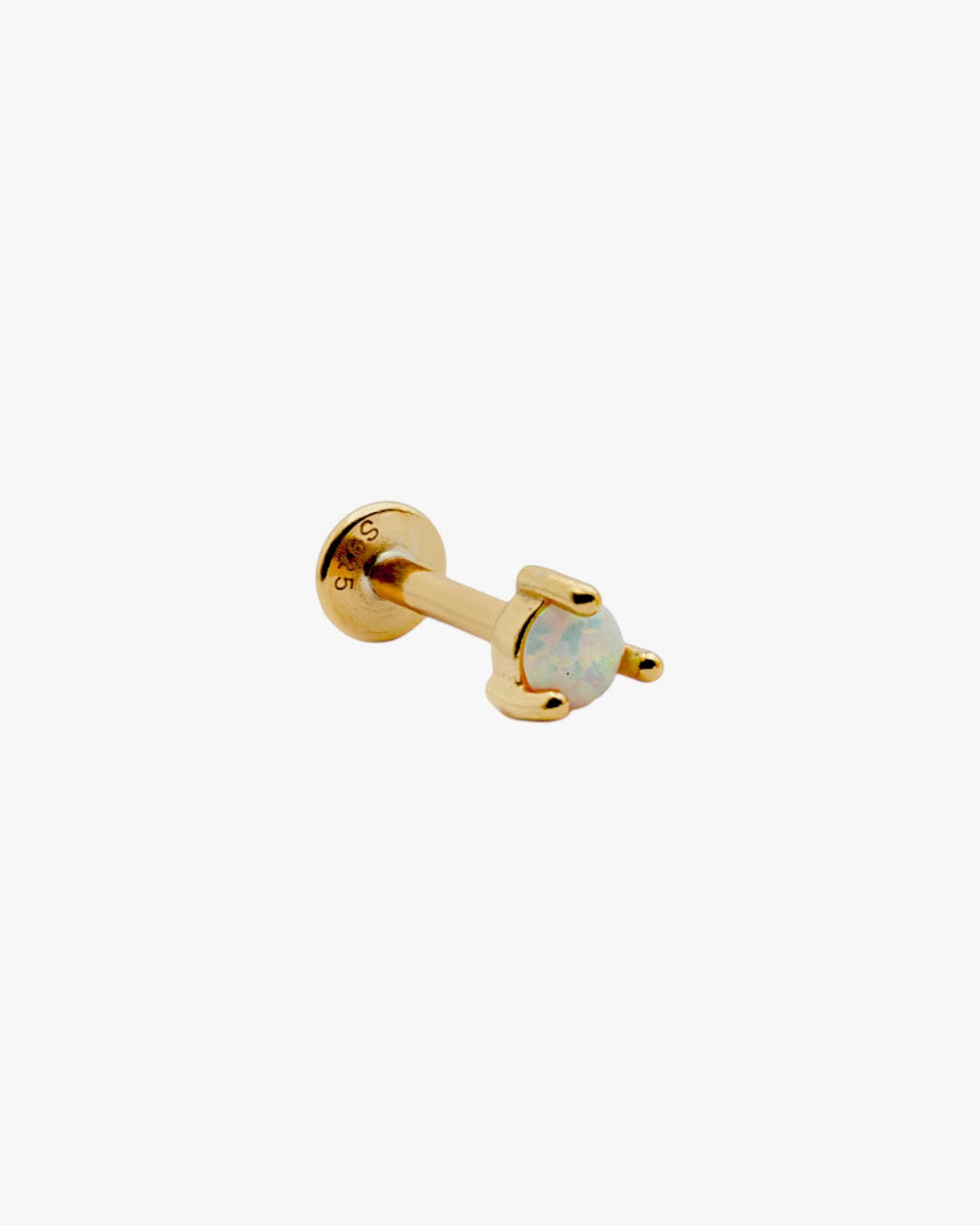 Piercing de plata bañado en oro con piedra ópalo redonda
