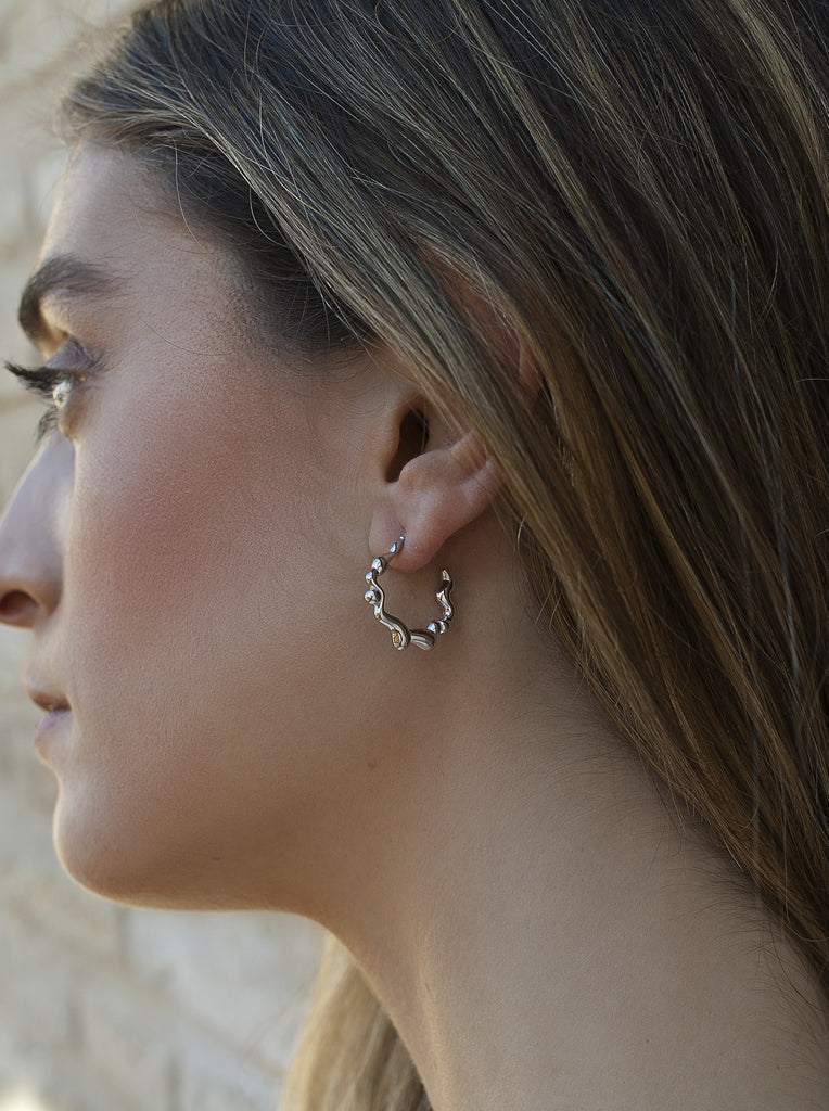 Pendientes aro de plata diseño irregular hinchado
