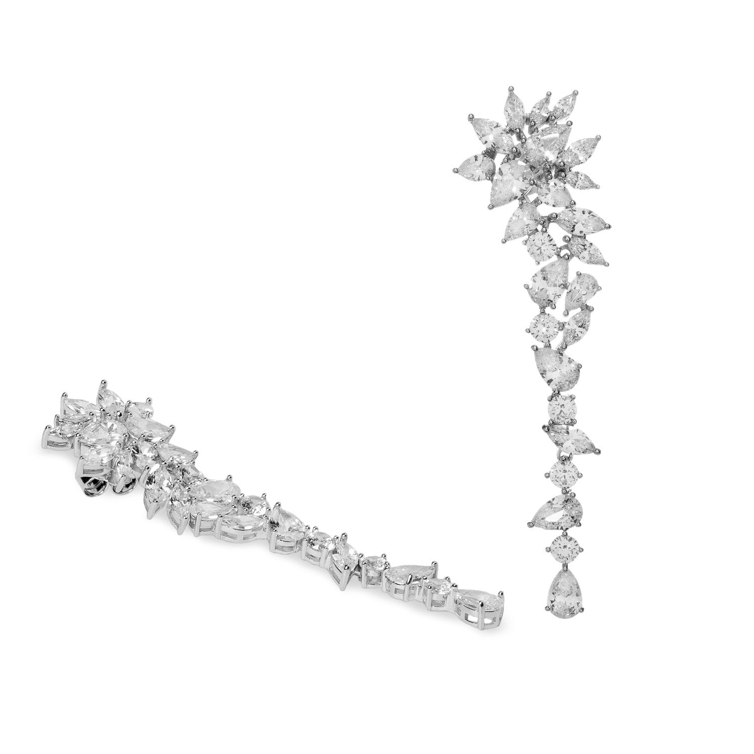 Pendientes de novia asimétricos largos de plata con circonitas