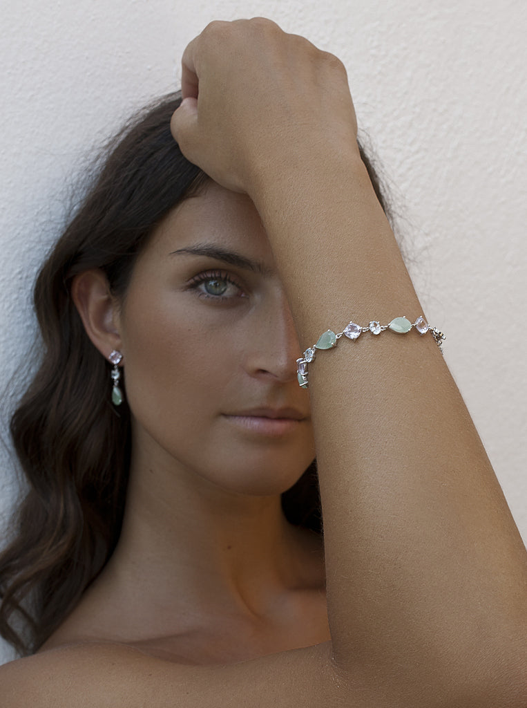 Pulsera de plata multicolor en verde  rosa y azul