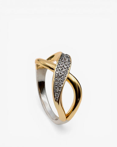 Anillo bicolor de plata con circonitas cruzado