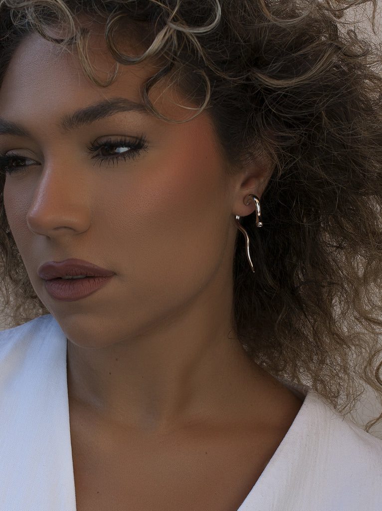 Pendientes de plata escultóricos orgánicos diseño artístico contemporáneo