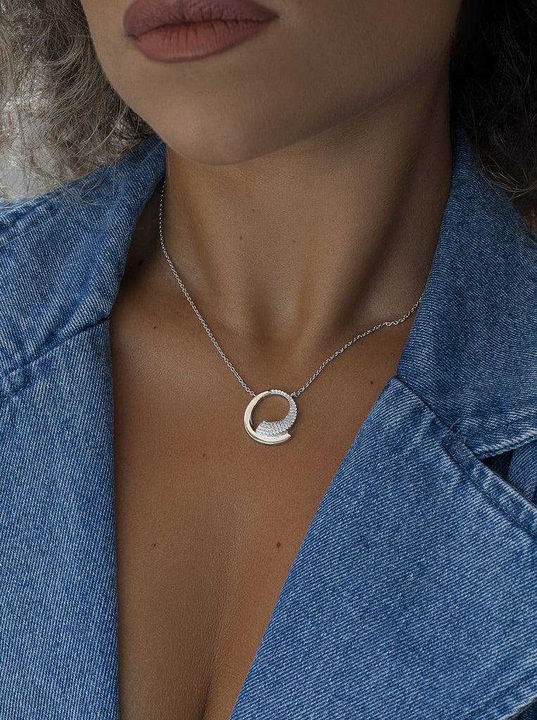 Collar de plata con circonitas diseño circular