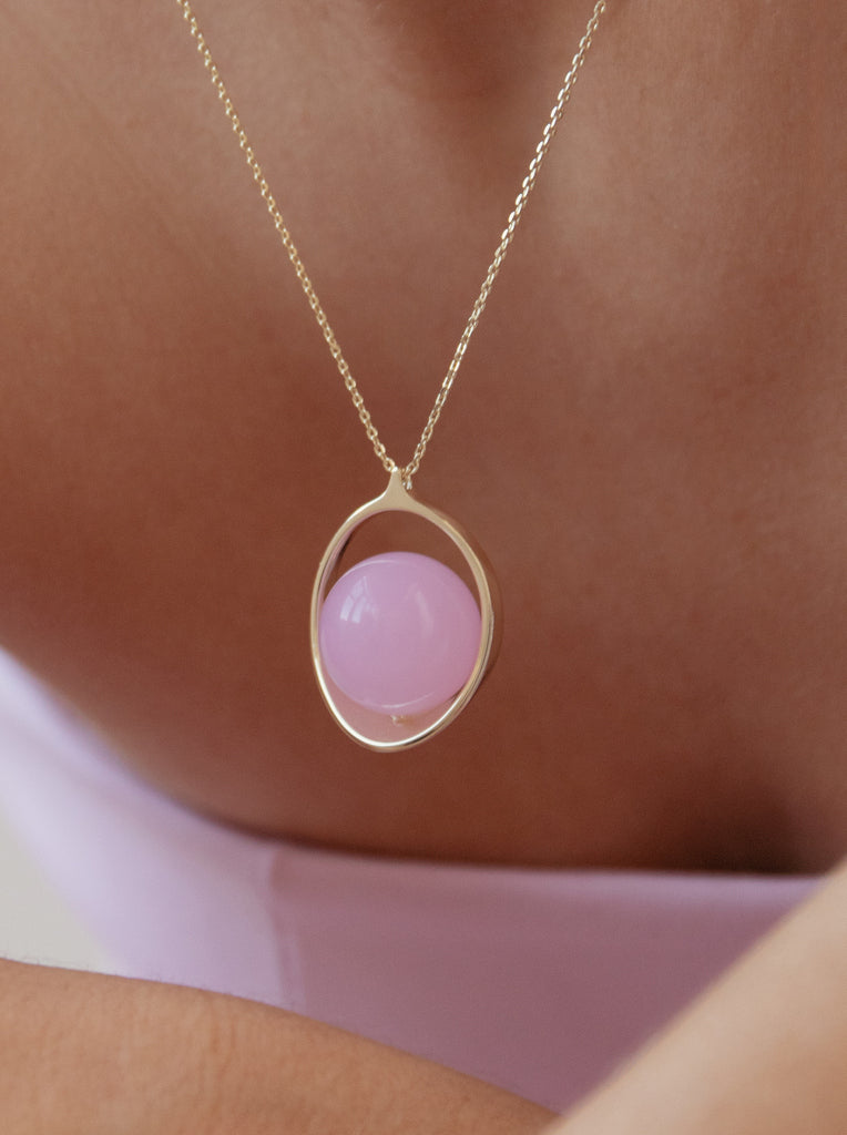 Collar de plata baño oro con colgante y piedra rosa