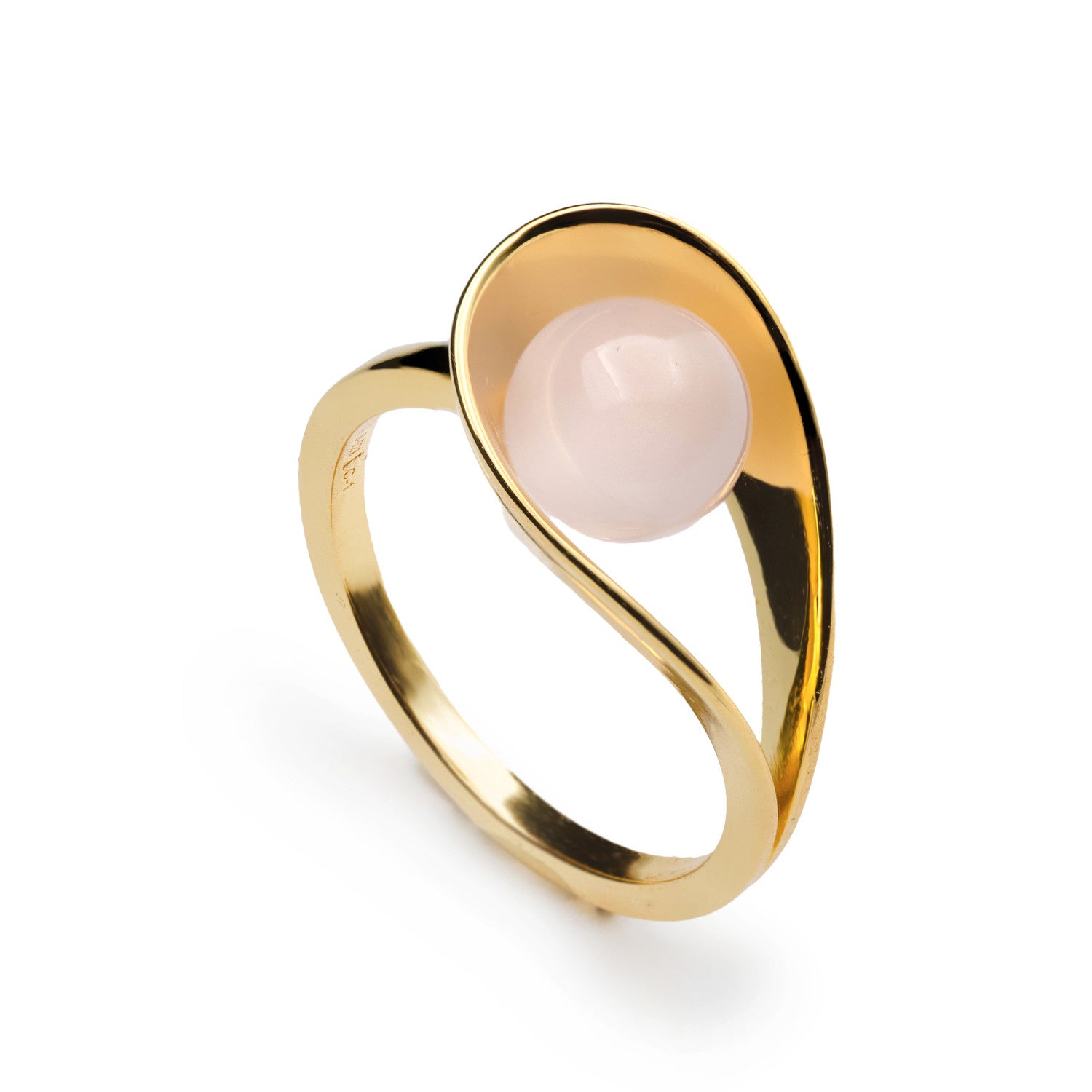 Anillo de plata baño oro con piedra rosa en cabujón