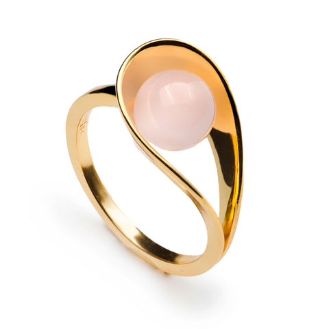 Anillo de plata baño oro con piedra rosa en cabujón