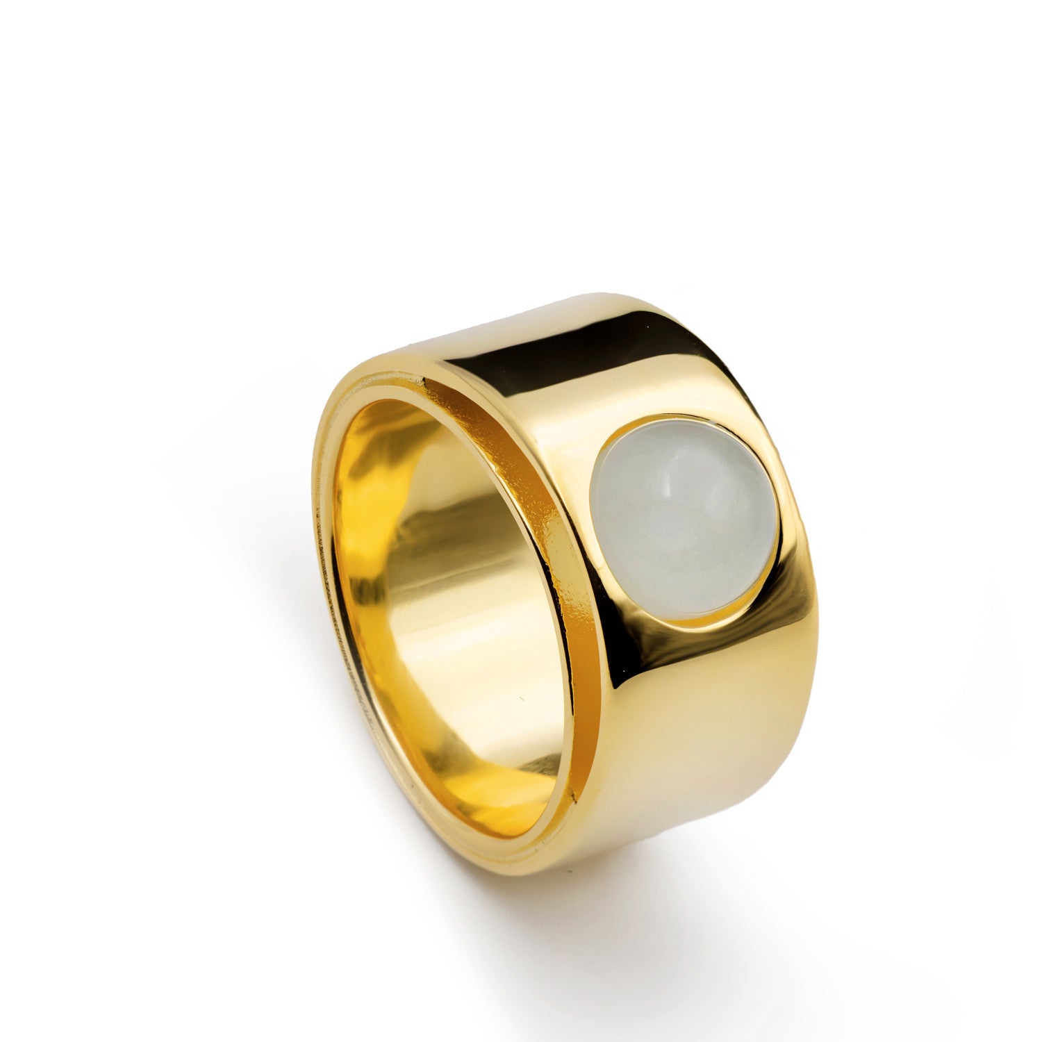 Anillo ancho de plata  bañada en oro con piedra azul  tipo cabujón