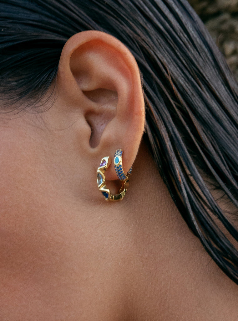 Pendientes aro pequeños con circonitas en tono azul