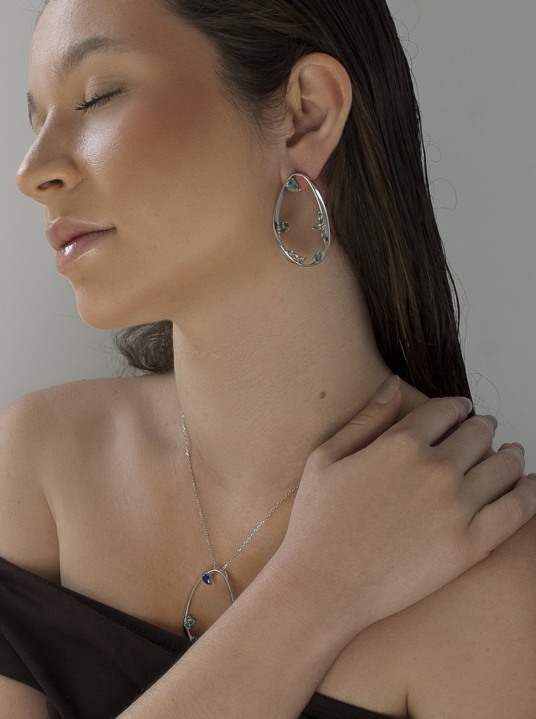 Pendientes de plata grandes originales con gemas en tonos verdes