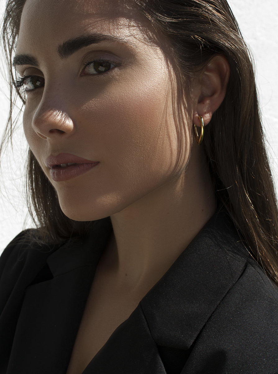 Pendientes aro de plata bañada en oro diseño de punta ovalado