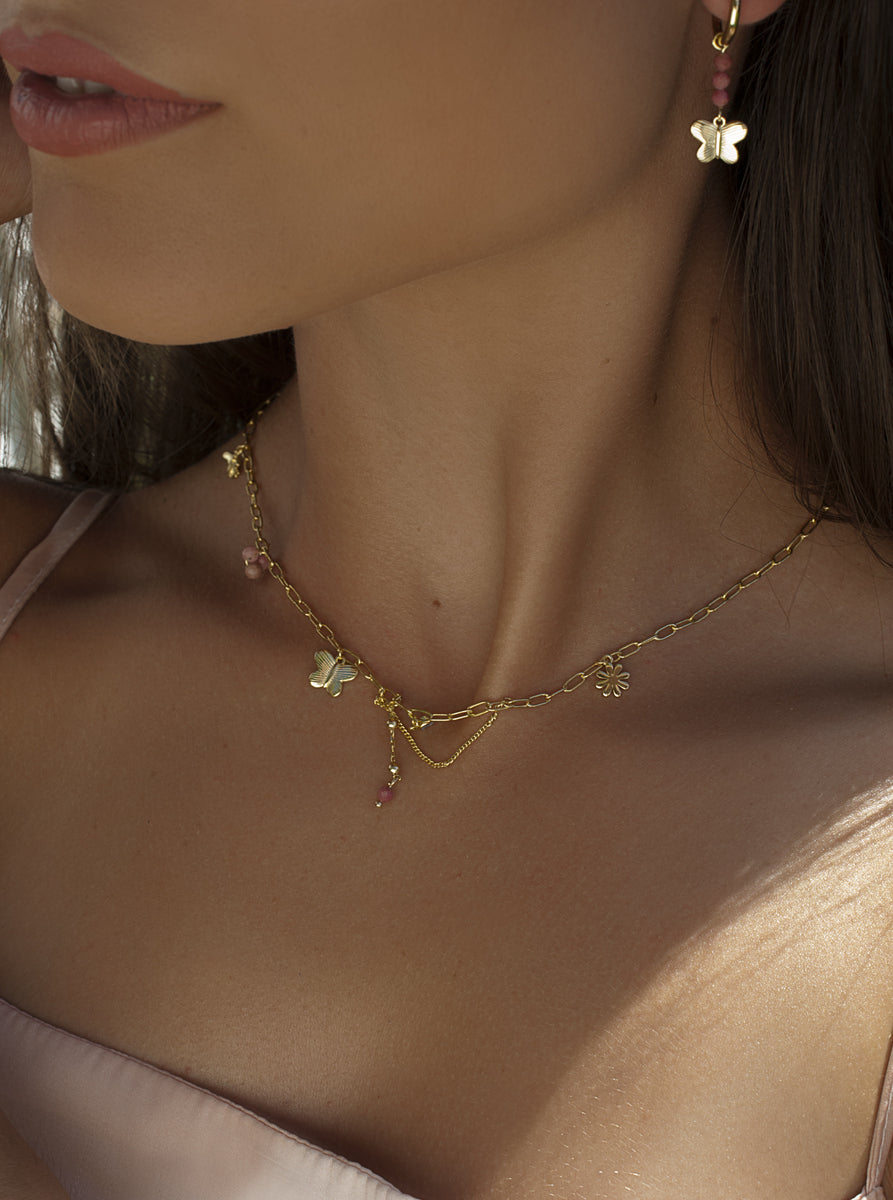 Collar de plata 925 con cadena y charms de mariposa y detalle rosa3