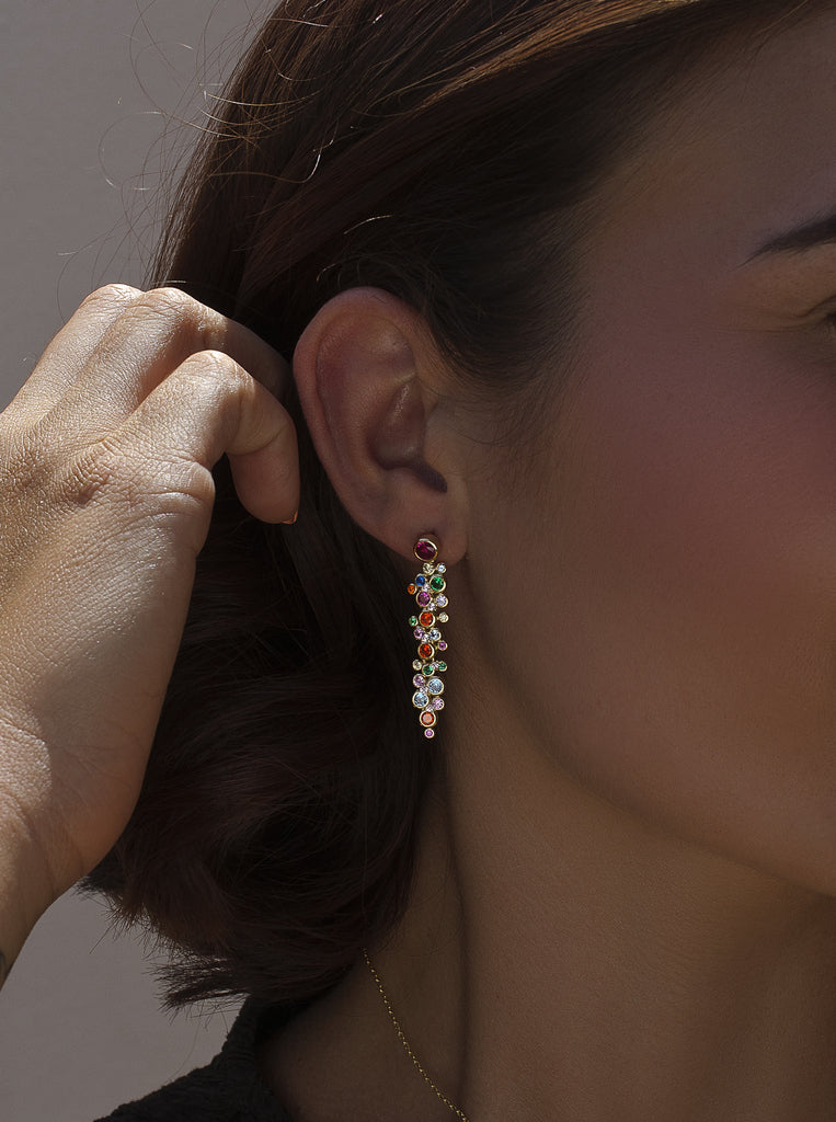 Pendientes largos multicolor de plata con baño de oro