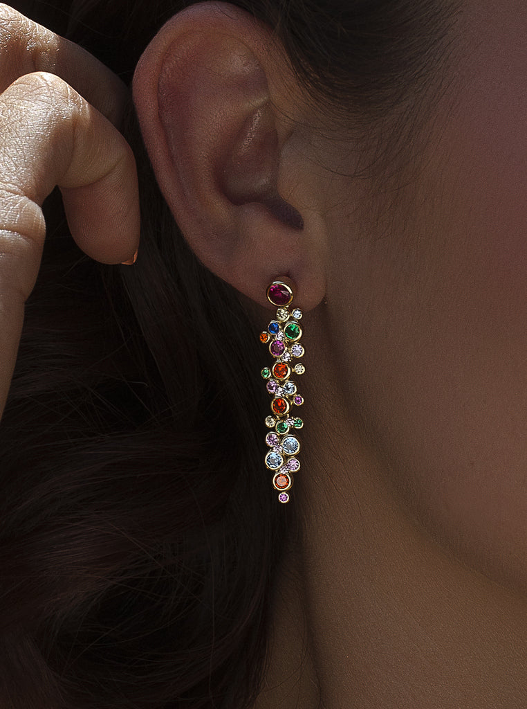 Pendientes largos multicolor de plata con baño de oro