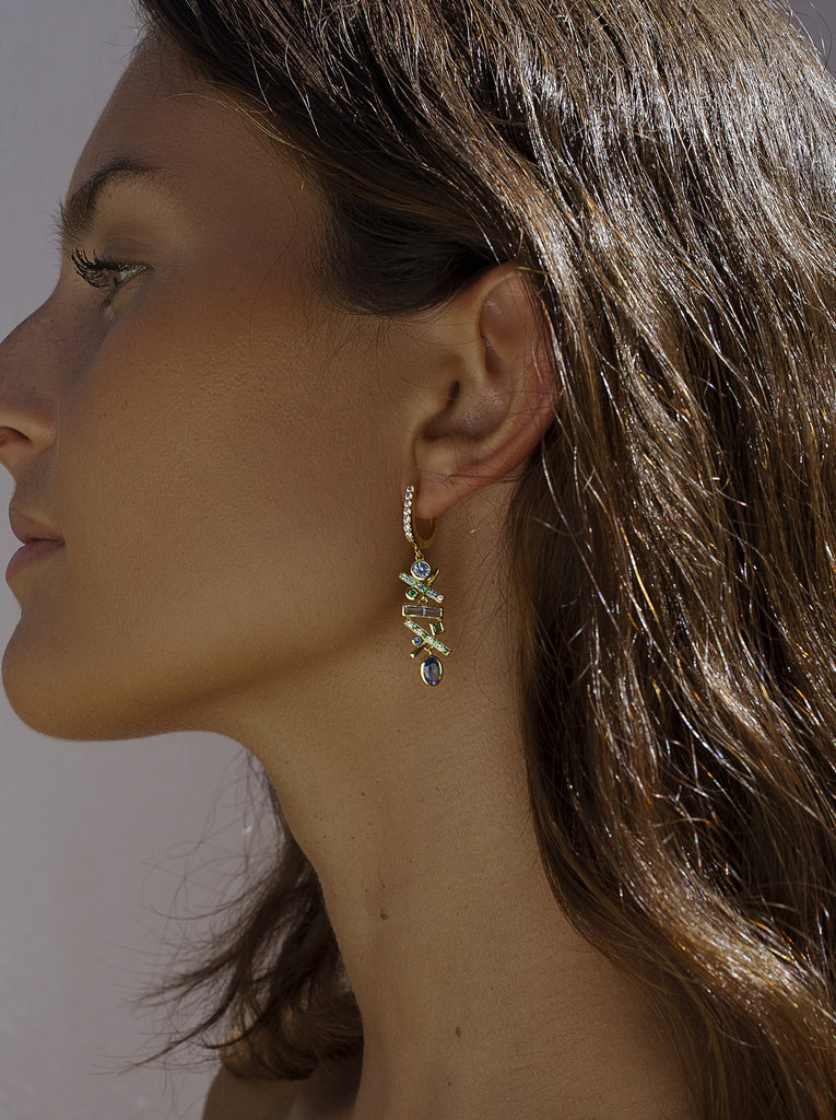 Pendientes largos de plata 925 bañada en oro con circonitas azules y verdes