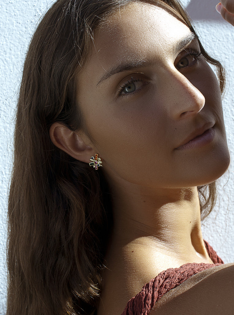 Pendientes pequeños de plata 925 bañada en oro con circonitas multicolor