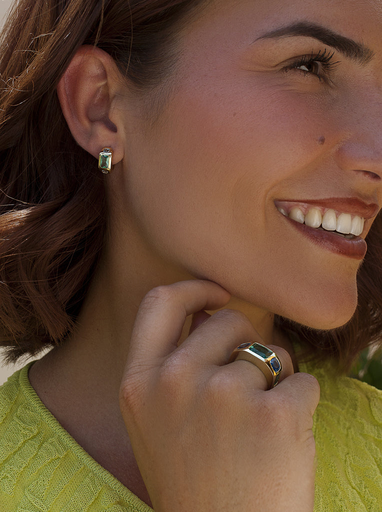 Pendientes largos de plata dorados aurora lila con circonitas y talla baguette