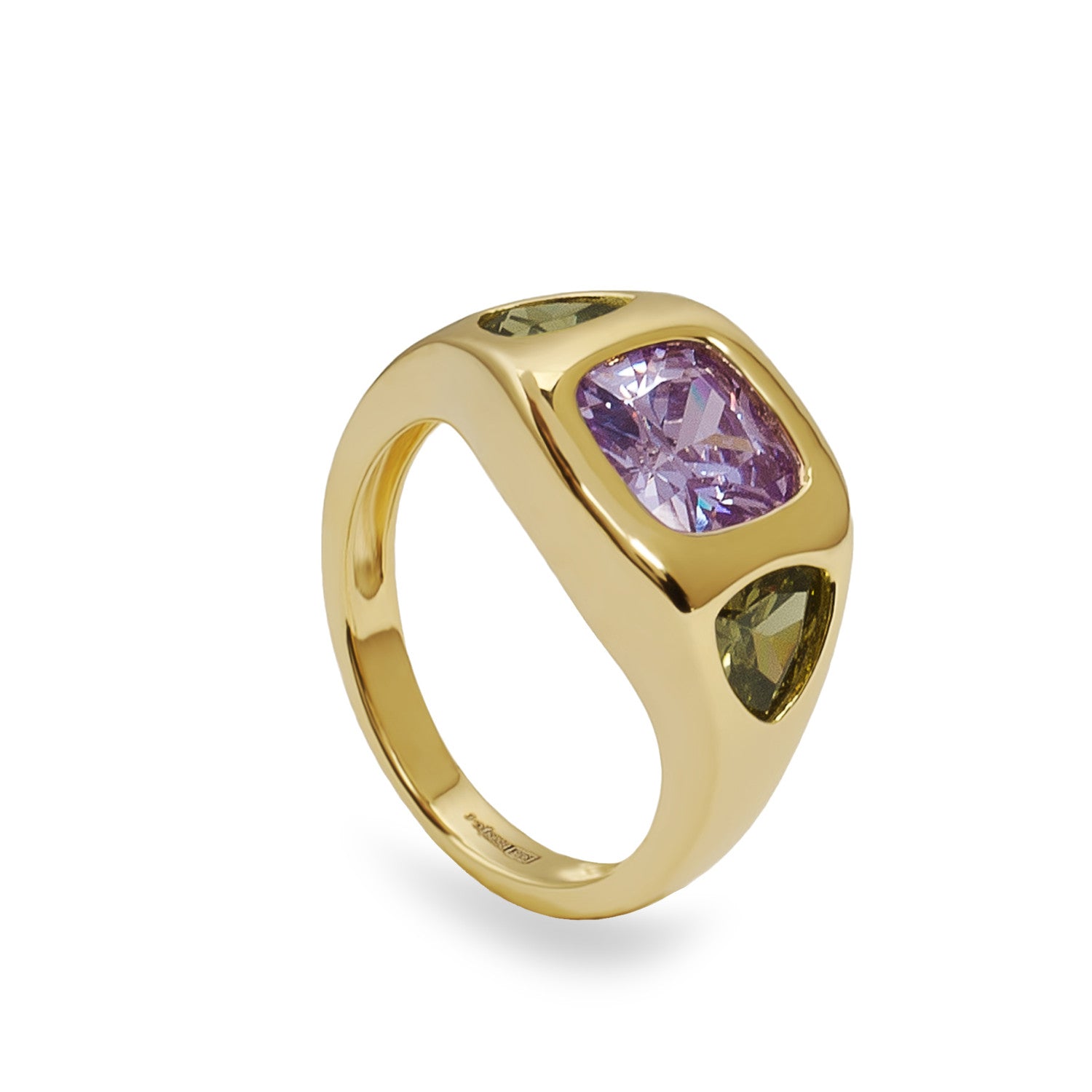 Anillo sello de plata bañado en oro con piedra lila central y laterales verdes