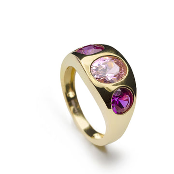 Anillo de plata bañado en orotipo sello con piedra rosa