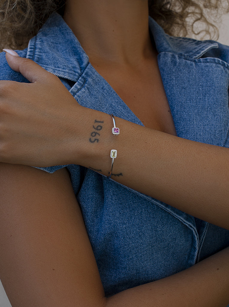 Pulsera rígida abierta de plata con circonitas rosa y azul