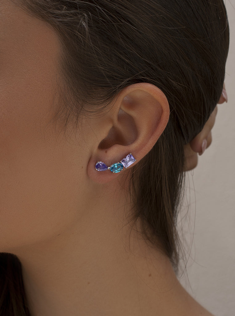Pendientes trepadores plata con gemas lila y azul petróleo