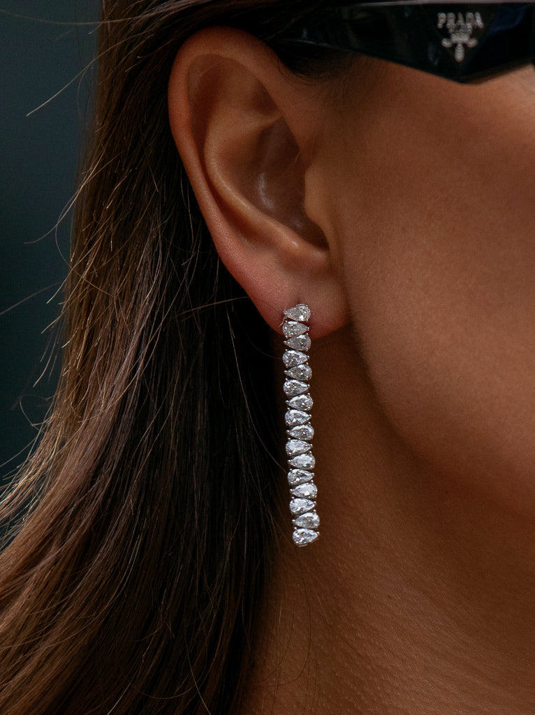 Pendientes largos de plata con circonitas talla pera