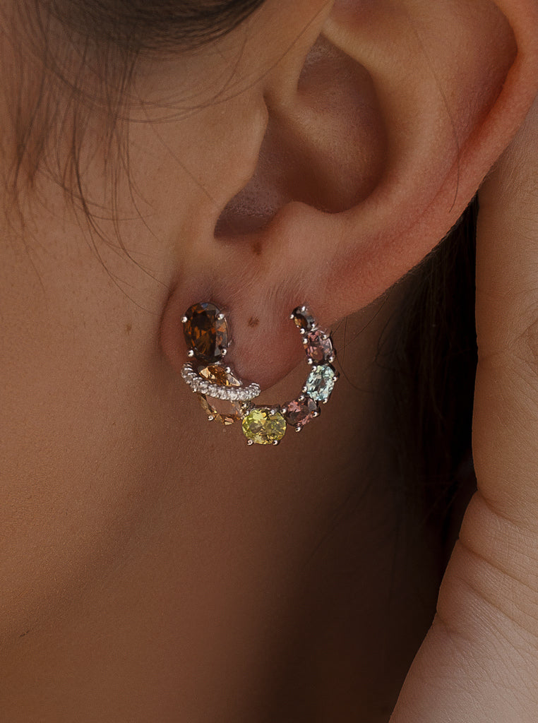 Pendientes media luna multicolor de plata en tonos cálidos