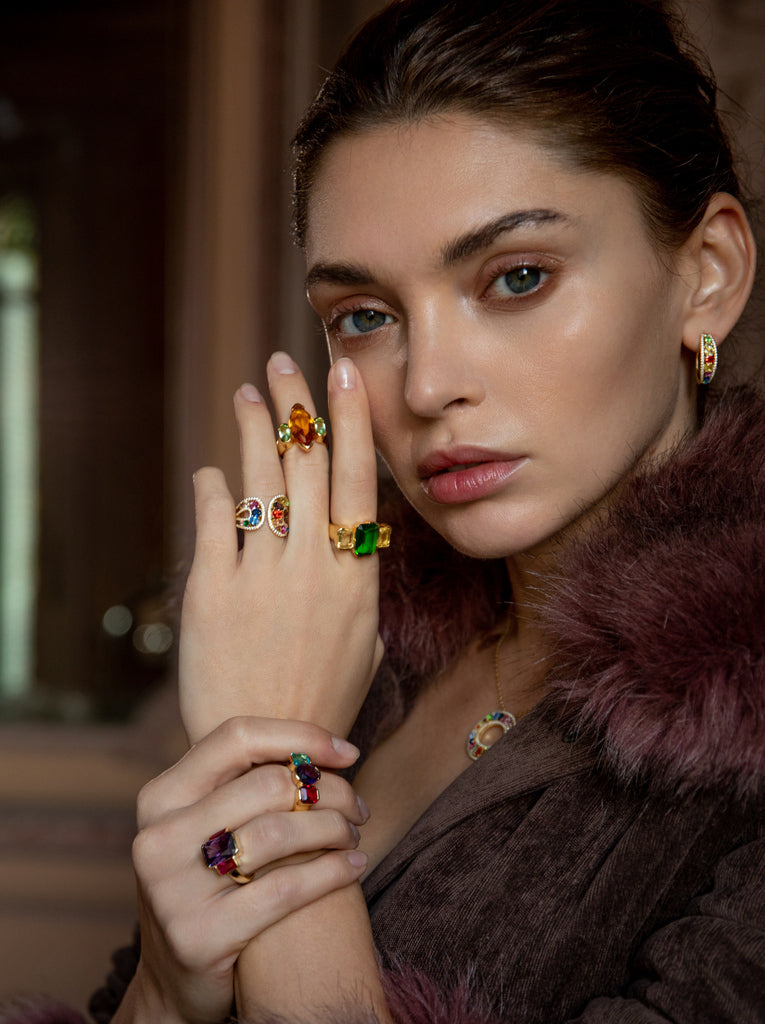 Anillo abierto de plata bañado en oro con circonitas multicolor | joya original